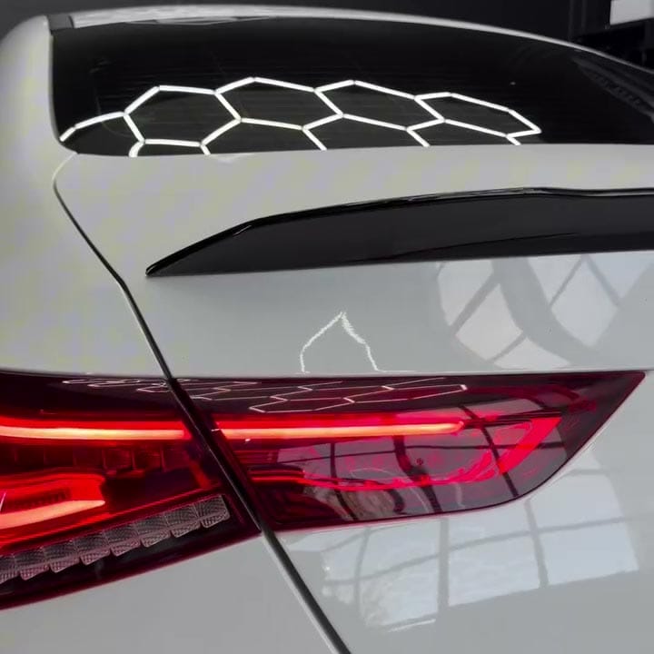 Spoiler posteriore in nero lucido su Mercedes CLA C118